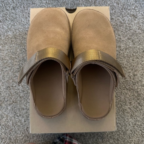 UGG Women’s Goldenstar Slingback Clogs - Picture 5 of 6